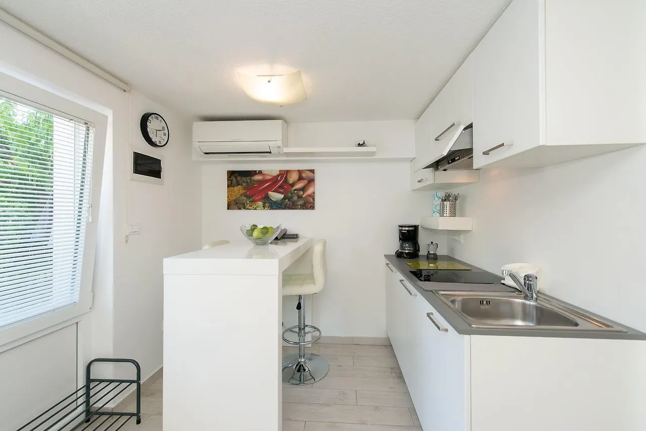 Studio City Garden Rovinj 0*,  Hırvatistan