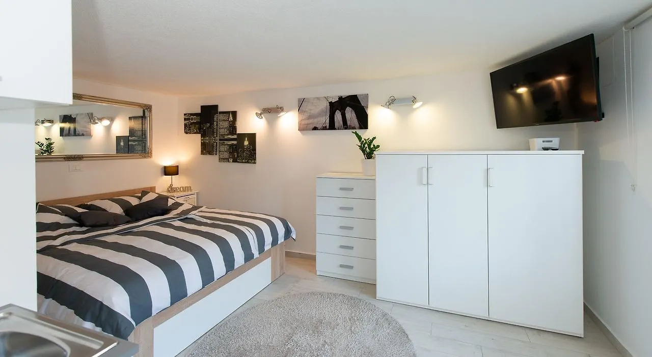 Studio City Garden Rovinj 0*,